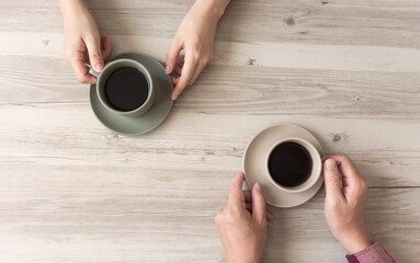 Two people drinking coffee. Conversation, two people, couples, enjoying conversation, communication, dating, etc. コーヒーを飲む2人。会話、2人、夫婦、カップル、コミュニケーション、デートなど