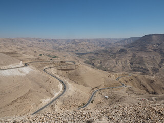 Fototapeta na wymiar Vistas desde un mirador en la Carretera del Rey, Jordania, Oriente Medio, Asia