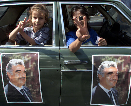 LEBANESE WOMAN AND HER DAUGHTER FLASH "V" FOR VICTORY IN SUPPORT OF RAFIK AL-HARIRI IN BEIRUT.
