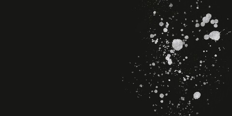 ダーク抽象横長バナー）黒背景に銀色のスプラッシュ　ゴージャス　夜　スプレー　メタリック　都会的　高級