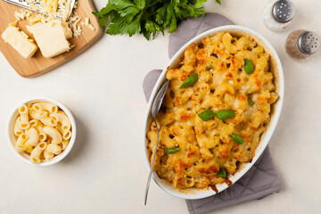 Traditional North American dish. Baked pasta with cheese.