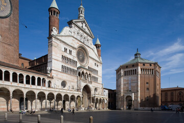 Naklejka na ściany i meble Cremona. Piazza del Comune con la Cattedrale di Santa Maria Assunta e il Battistero 