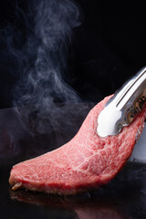 ステーキを焼く