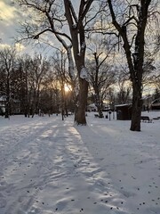 Apus  de soare in parcul din   Bistrita,Romania in januarie 2022