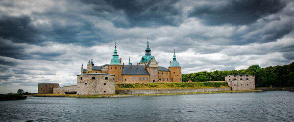 Wasserschloss Kalmar in Schweden, Banner, Bannergröße, Hintergrund - obrazy, fototapety, plakaty