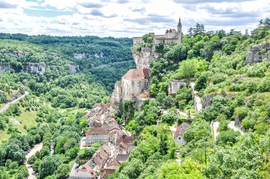 Rocamadour, Lot, Dordogne, France.
The village of Rocamadour, a sacred town and important place for pilgrims, dominates masterfully, pinned to its limestone cliff, the ravine of Alzou.
