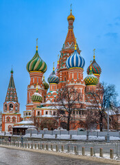 Fototapeta na wymiar St Basil Cathedral in Moscow 2