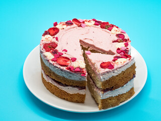 Obraz na płótnie Canvas Valentine's day strawberry cake