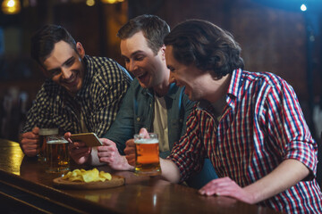Men in pub