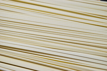 日本の和食　うどん（乾麺）　コピースペースあり　背景素材　 Japanese food udon (dried noodles) with copy space Background material