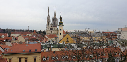 Obraz premium Red roof in the the city with church. Urban