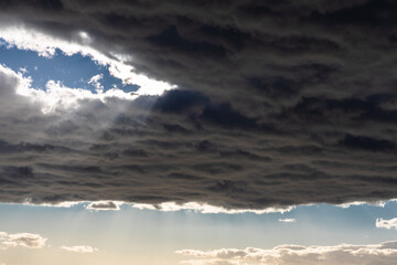 Naklejka premium Sunbeam from sunglight, cloud with the light from the sun, sunray from cloud, hope