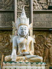 Fototapeta premium Gangaramaya Temple in Colombo, Sri Lanka