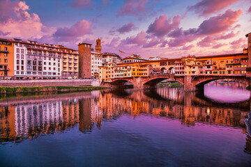 Fototapeta na wymiar amazing sunset over Ponte Vecchio Florence Italy