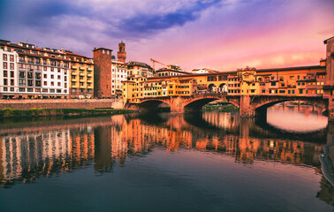 Obraz premium amazing sunset over Ponte Vecchio Florence Italy