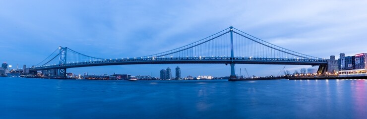 Fototapeta na wymiar Benjamin Franklin Bridge Panorama