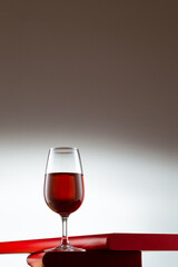 copa de vino tinto en primer plano
