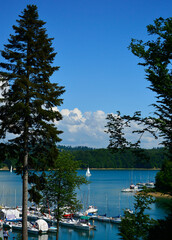 żaglówki, Sailboats on the lake on a sunny day