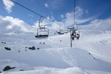 Fototapeta na wymiar skilift for downhill skiing
