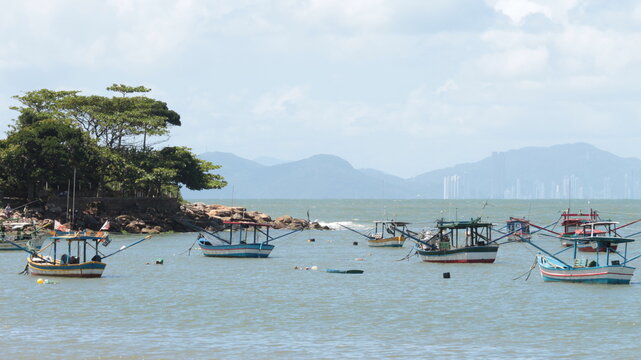 mar e barcos
