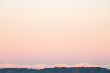 朝焼けの山脈