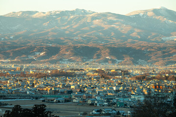 山と町