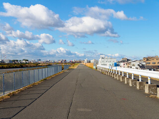 大和川沿いの道