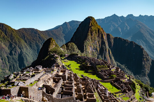 Iconic photo of Macchu piccu on a sunny day