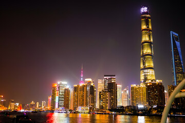 Obraz premium Night view of buildings in Lujiazui, Huangpu River, Shanghai