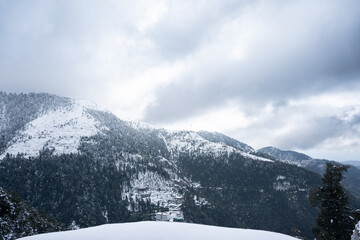 Obraz premium Snow covered mountains in winter, Dalhousie, Himachal Pradesh, India