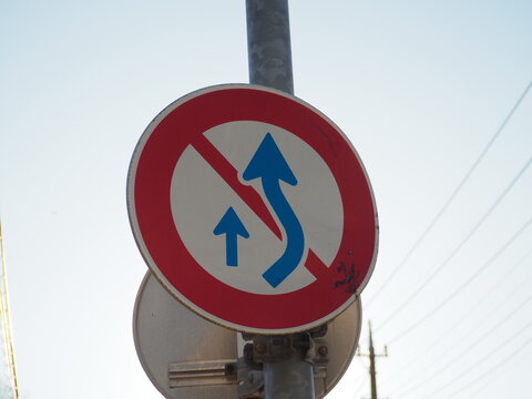 追い越し禁止 Images Browse Stock Photos Vectors And Video Adobe Stock