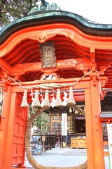 Obraz premium Tsutsujigaoka Tenmangu Shrine. Main gate