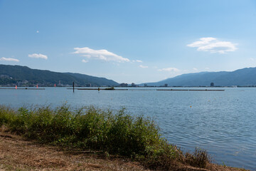諏訪湖から望む富士山