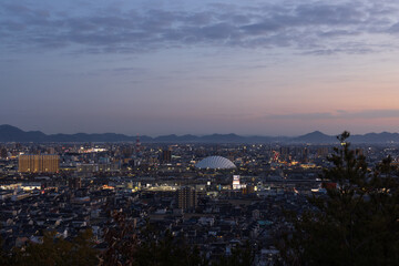 日本の岡山県の魚見山の美しい夜景