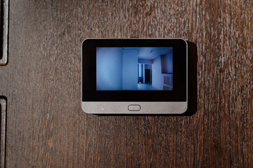 video screen of the peephole or intercom on the front door.  - obrazy, fototapety, plakaty