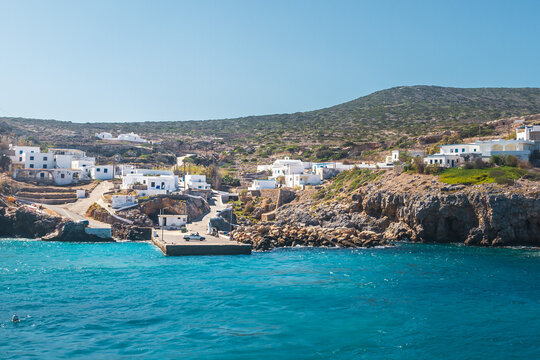 Mole im Hafen von Potamos aud der kleinen griechischen Insel Andikythira bei Ankunft der F&auml;hre