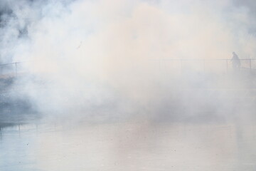 火事　煙　消防士　爆発  © suconeko.comugi