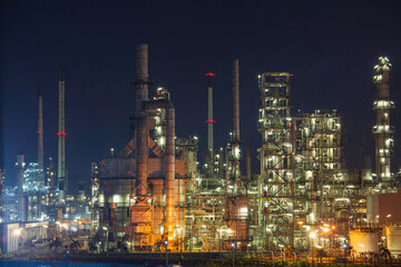 Obraz na płótnie Canvas Distillation tower oil​ refinery​ and​ plant of petrochemistry industry