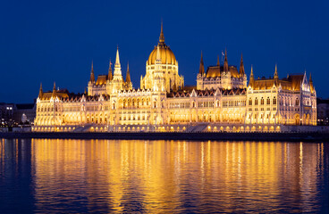 Fototapeta na wymiar Amazing Hungarian Parliament in the evening. Night landmarks in Budapest, Hungary