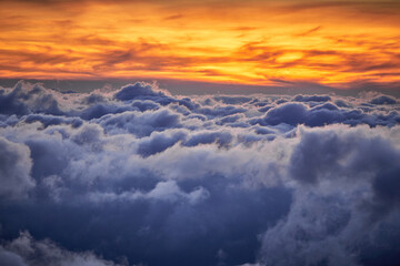 Mar de nubes al atardecer en Parque Nacional Sierra de las Nieves