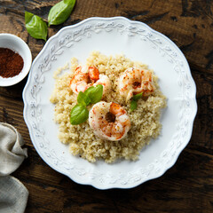 Roasted shrimps with quinoa and basil