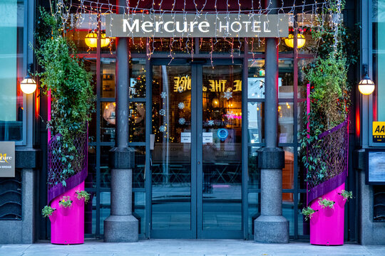 Mercure Hotel Front Entrance Southwark London