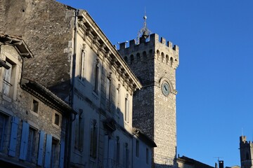 Fototapeta na wymiar La tour de l'horloge, village de Viviers, département de l'Ardèche, France