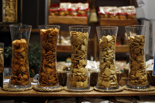 tostones, rega&ntilde;as y panes de picoteo en tarros de cristal