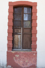 Fototapeta na wymiar old wooden window