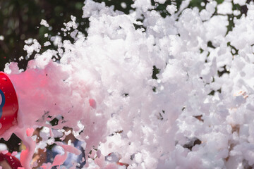 Foaming agent. Foam party, the unit throws out foam.