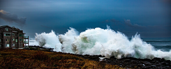 Huge waves on the Oregon coast near Depoe Bay during a winter storm