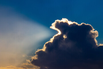 Fototapeta na wymiar Evening clouds with sun rays