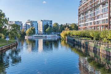  Landwehr Canal with modern residential houses and sightseeing boat Fortuna in Berlin, Germany - obrazy, fototapety, plakaty