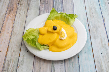 This is a sauce that comes from Peru and is a typical dish from the coast, mountains and jungle of this country. It is called that because it is originally from the province of Huancayo